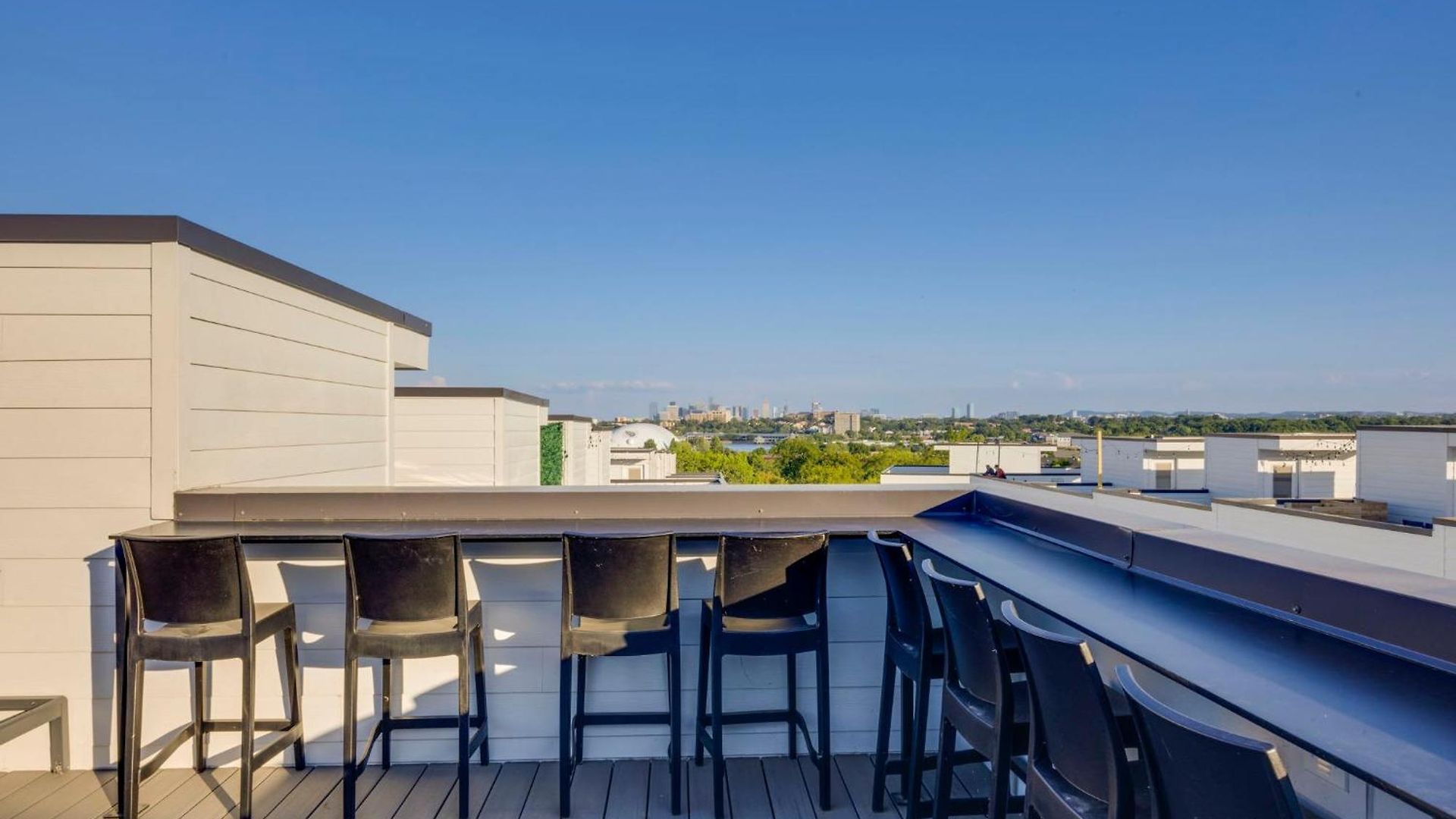 Rooftop Skyline Views Dt Nash Sleeps 12 Holiday home
