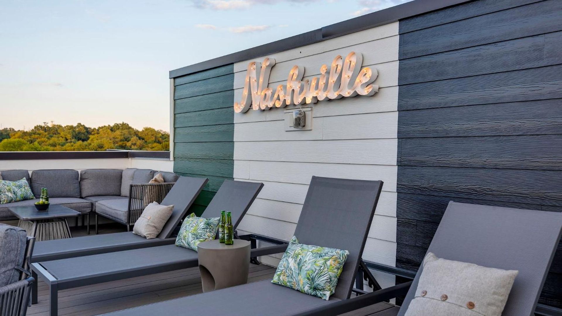 Rooftop Skyline Views Dt Nash Sleeps 12 Nashville