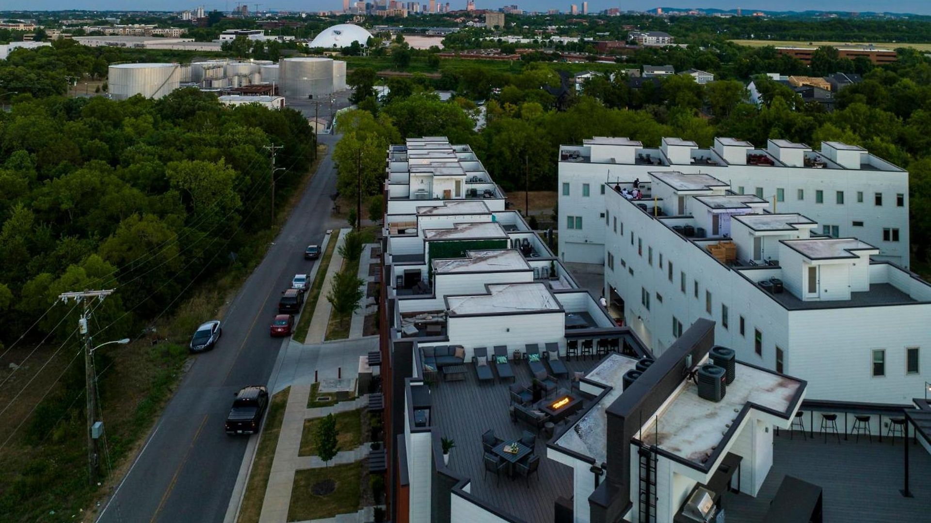 Rooftop Skyline Views Dt Nash Sleeps 12 Nashville