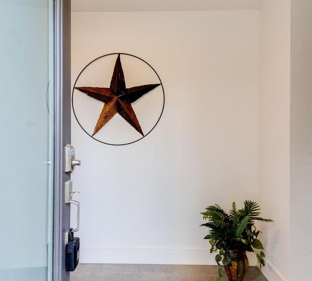 10 Percent Off New Downtown Sleeps 8