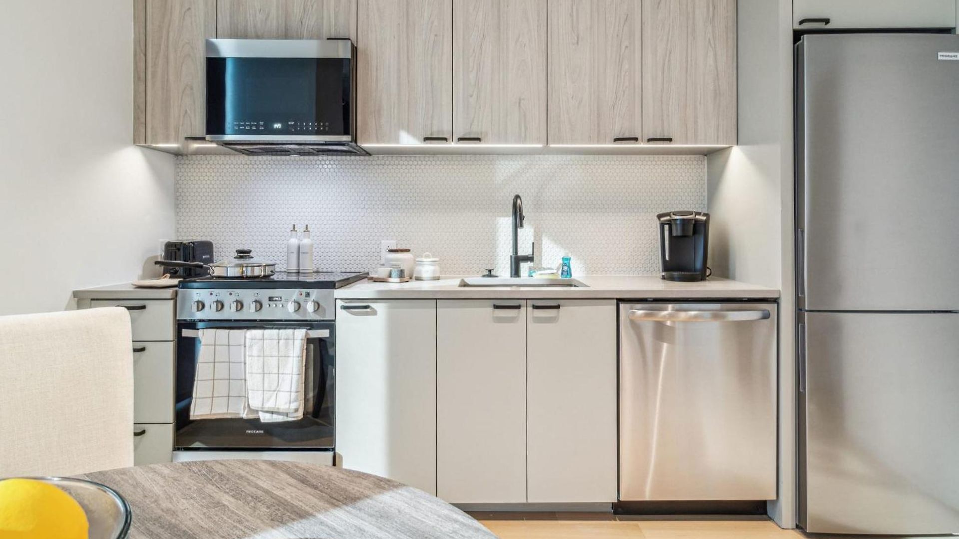 Contemporary City Living In Apartment Nashville