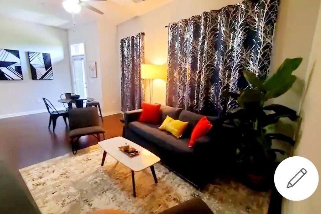 Music Row W Free Parking Apartment