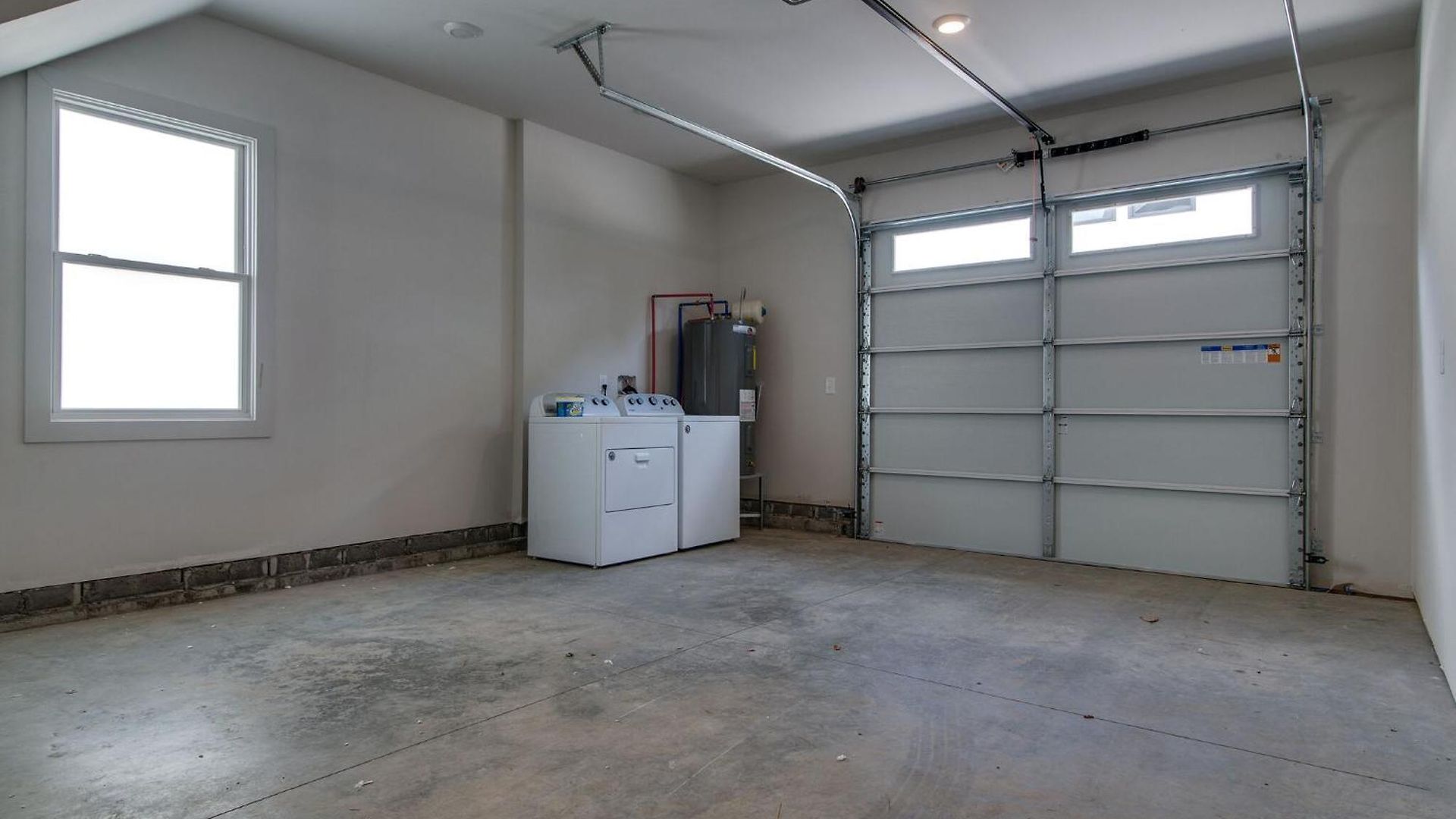 Modern East Gem, Walk To Local Favorites, Cozy Den, Workspace & Smart Tvs, Fully Equipped Kitchen, Garage & Fast Wifi, Near Mas Tacos, Rosepepper & Five Points, 10 Min To Broadway & Nissan Stadium, 24 Hr Hospitality * Nashville