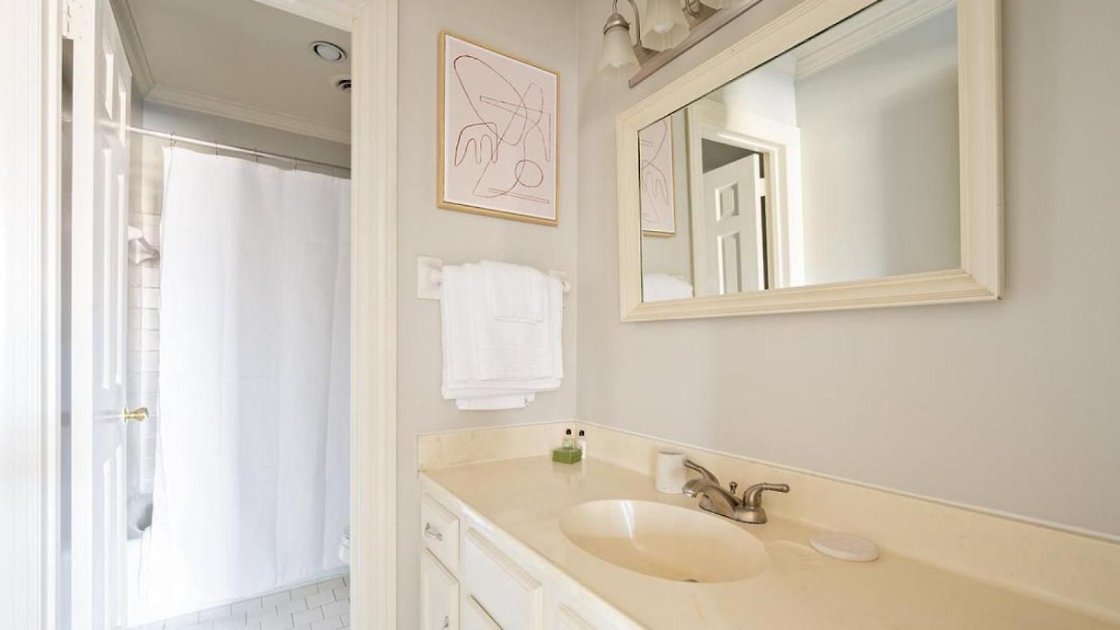 Landing - Modern With Amazing Amenities *
