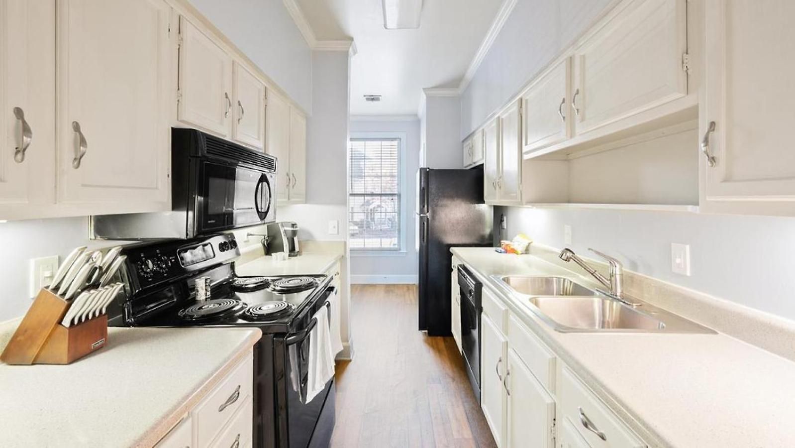 Apartment Landing - Modern With Amazing Amenities