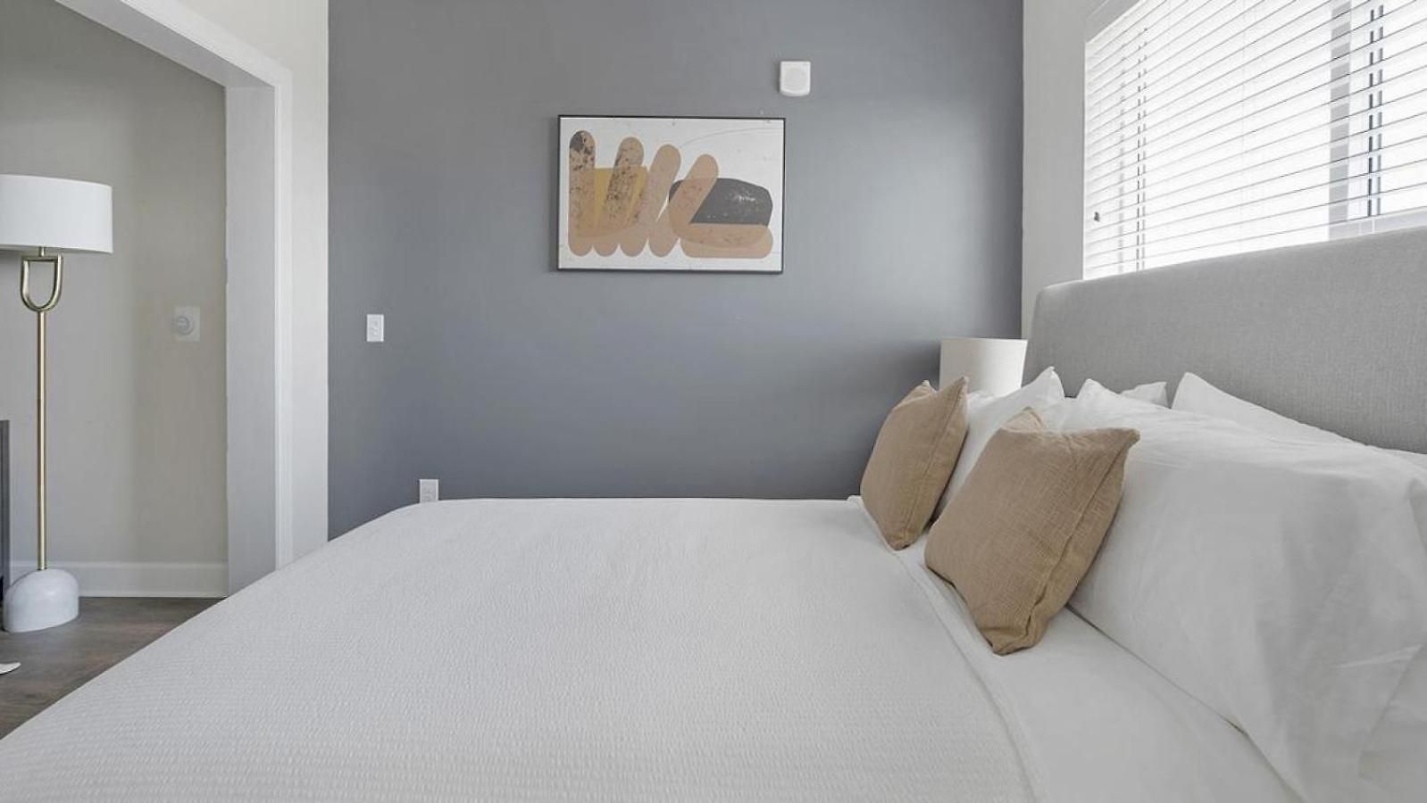 Apartment Landing - Modern With Amazing Amenities *
