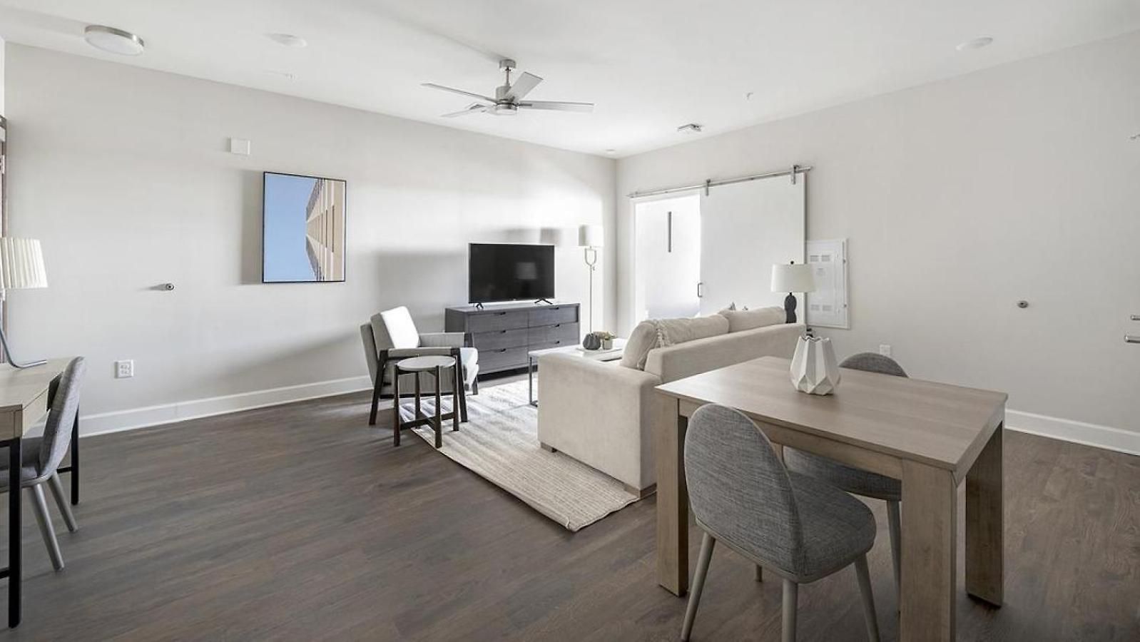 Landing - Modern With Amazing Amenities Apartment *