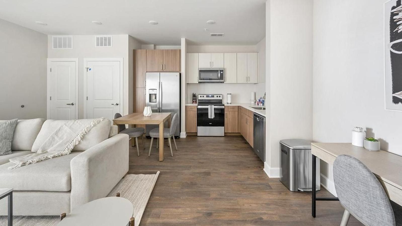 Apartment Landing - Modern With Amazing Amenities Nashville