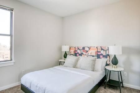 Two Cozysuites Bold Music Row In *