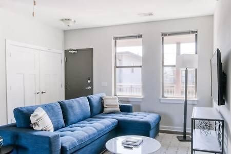 Two Cozysuites Bold Music Row In