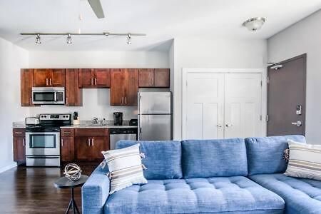 Two Cozysuites Bold Music Row In Nashville