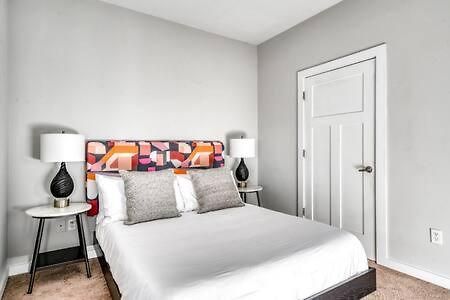 Apartment Two Cozysuites Bold Music Row In *