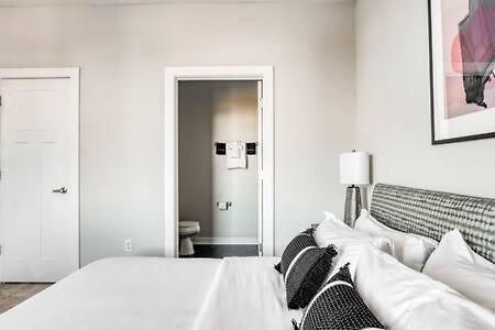 Two Cozysuites Bold Music Row In Apartment *
