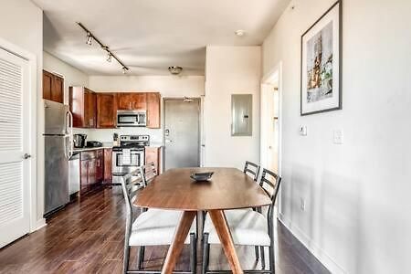 Apartment Two Cozysuites Bold Music Row In