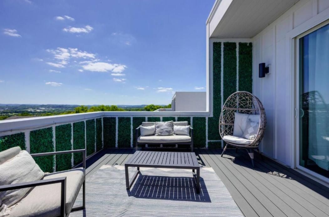 Luxury Four-story Home, Rooftop Deck With Views, Pingpong! Sleeps 12! Holiday home *