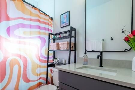 Disco Dollhouse - East + 2 8 Mi Downtown Holiday home *