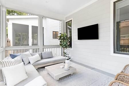 The Hadley House - Cozy Porch & Fenced In Backyard *