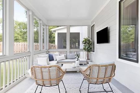 Holiday home The Hadley House - Cozy Porch & Fenced In Backyard