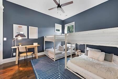Holiday home The Maple House - Huge Backyard & Mins To Broadway *
