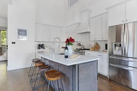 Holiday home The Maple House - Huge Backyard & Mins To Broadway *