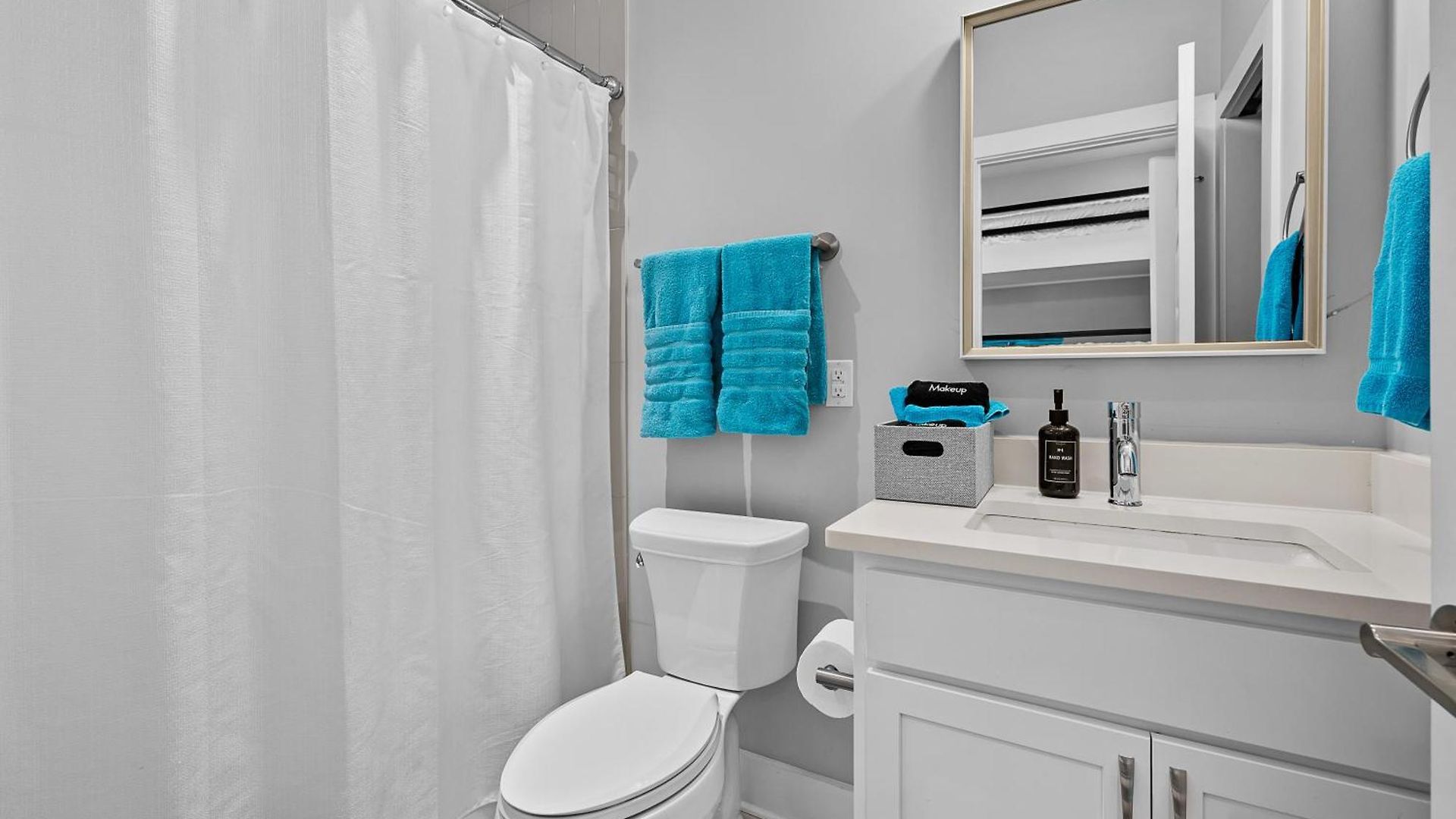 Heights Townhome With Free Parking & 3 Baths *