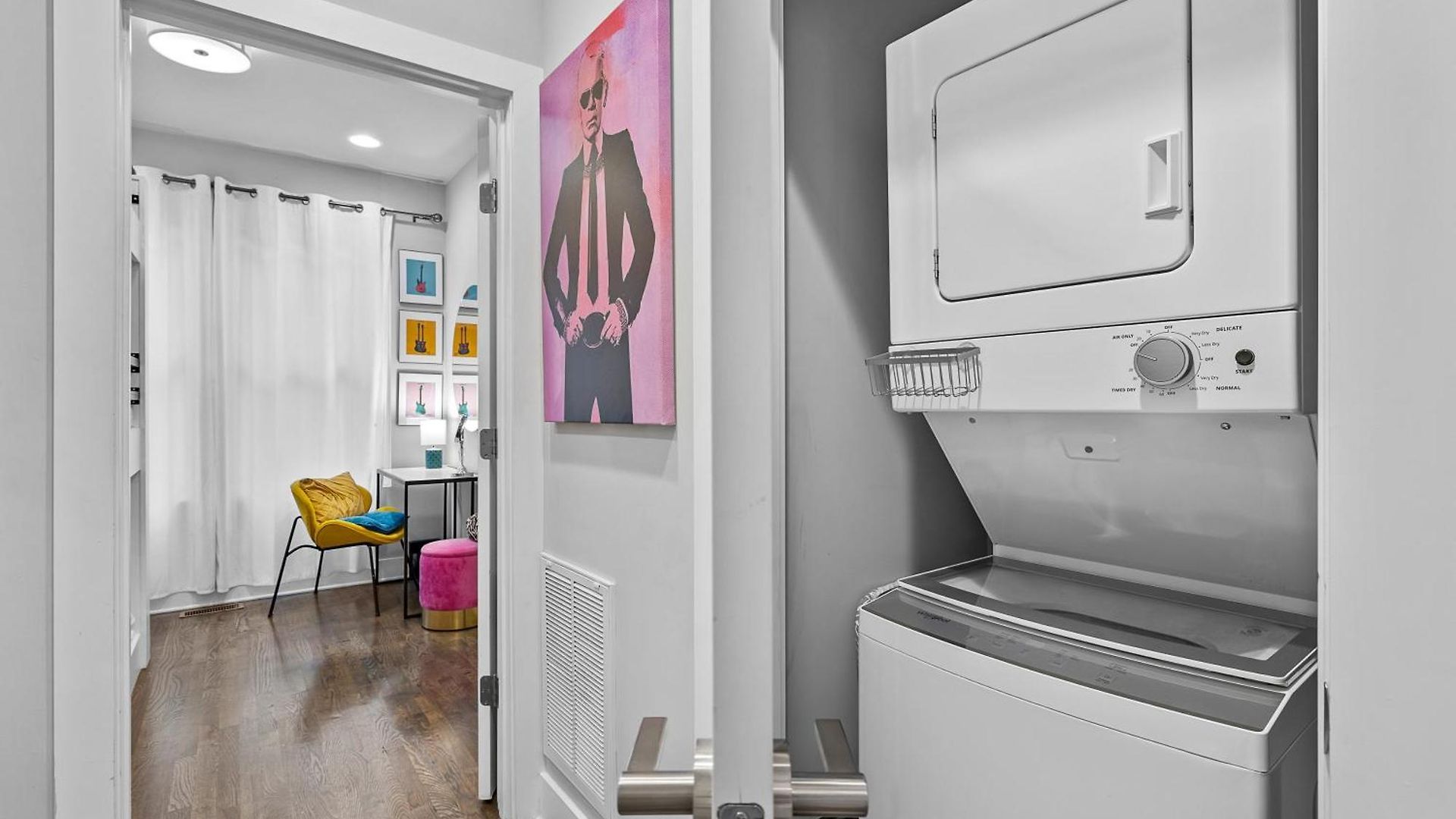 Heights Townhome With Free Parking & 3 Baths