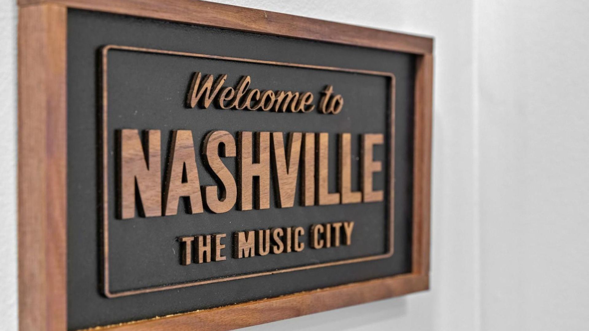 5 Mins To Dt ~gameroom ~ Balcony~sleeps 10~karaoke * Nashville