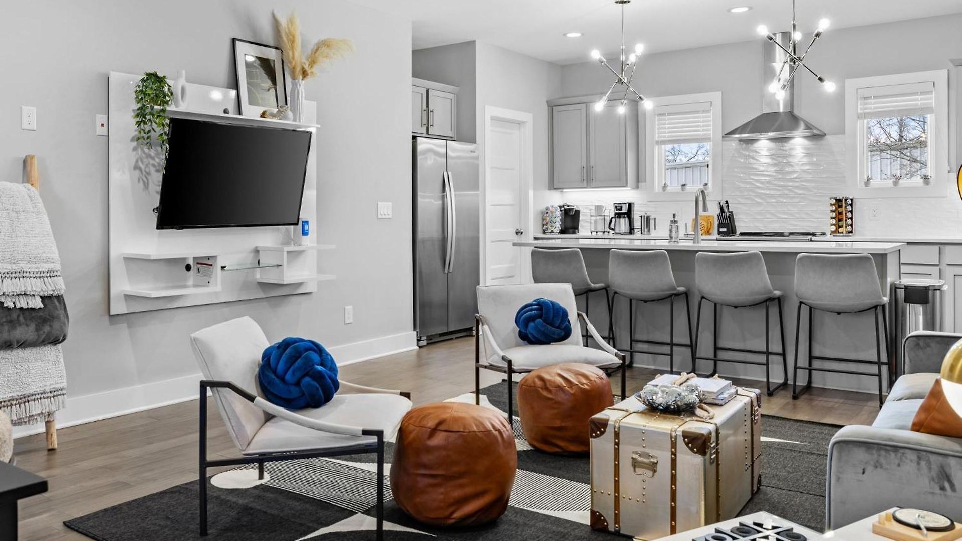 5 Mins To Dt ~gameroom ~ Balcony~sleeps 10~karaoke * Nashville