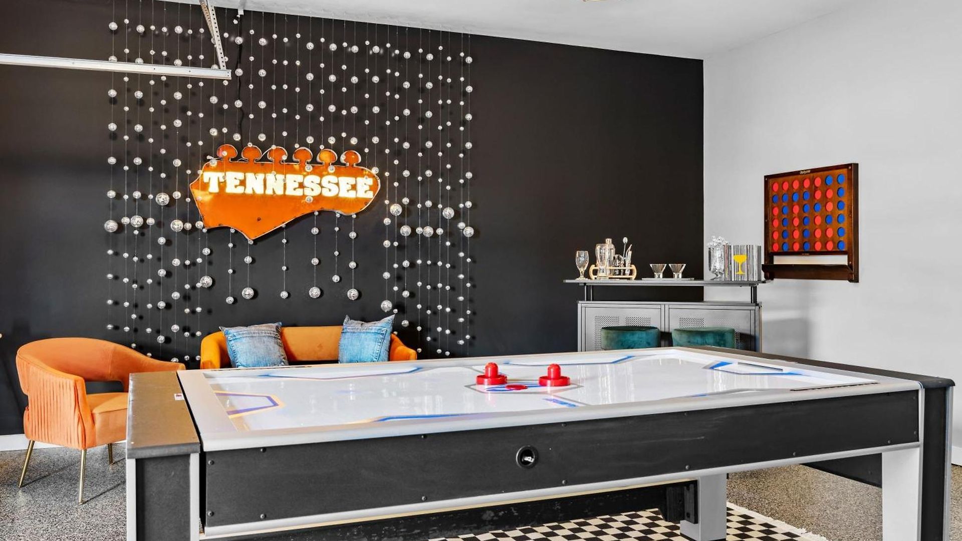 5 Mins To Dt ~gameroom ~ Balcony~sleeps 10~karaoke Nashville
