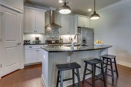 Twin Belmont Homes W 8 King 4 Living Sleep Up To 24 Guests Walk To Belmont & Vanderbilt Near Music Row The Gulch & 12 South 2 Miles To Broadway Smart Tvs Parking 24 Hr Hospitality Nashville