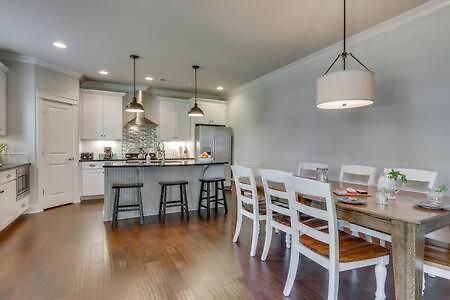 Twin Belmont Homes W 8 King 4 Living Sleep Up To 24 Guests Walk To Belmont & Vanderbilt Near Music Row The Gulch & 12 South 2 Miles To Broadway Smart Tvs Parking 24 Hr Hospitality *