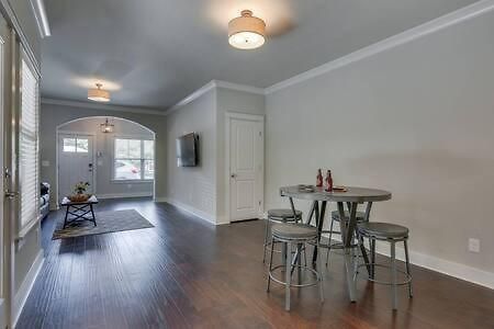 Twin Belmont Homes W 8 King 4 Living Sleep Up To 24 Guests Walk To Belmont & Vanderbilt Near Music Row The Gulch & 12 South 2 Miles To Broadway Smart Tvs Parking 24 Hr Hospitality * Nashville