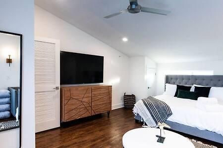 Luxe Hillsboro Village Homes For 24 With 4 Patios, Rooftops And Garage Parking, Gourmet Kitchens And Smart Tvs, Walk To Vanderbilt, Pancake Pantry And Fido, 24hr Hospitality, 10 Min To Broadway And The Parthenon *