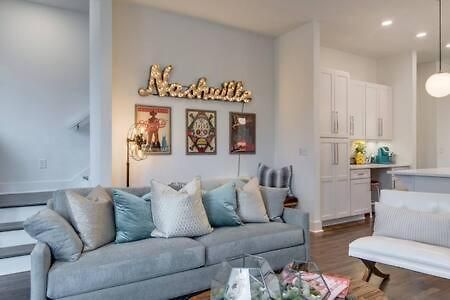 6 Bedroom Gulch Homes, Garages, Rooftops, Walk To Gulch 10 Mins To Broadway, 24 Hour Hospitality Team, Perfect For Groups Nashville
