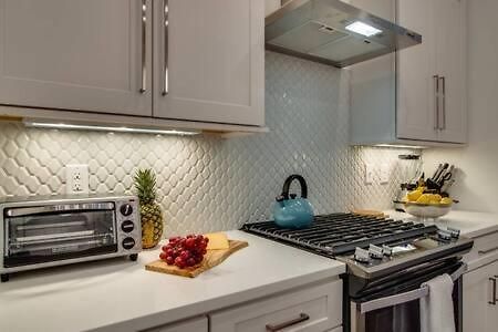 6 Bedroom Gulch Homes, Garages, Rooftops, Walk To Gulch 10 Mins To Broadway, 24 Hour Hospitality Team, Perfect For Groups *