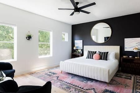 6 Bed With En Baths, Host Up To 20, Rooftops, Parking, Gourmet Kitchens, Cozy Living Spaces, Skyline Views & Fire Table, Near Downtown, Distilleries & Marathon Village, High-speed Wi-fi, 24hr Hospitality Holiday home
