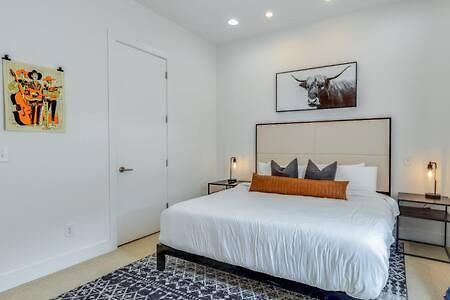 Holiday home 5 Mins To Belmont And Vandy, Rooftop Deck, Garage, 4 Bedroom With Rooftop And Grill, 10 Mins To Broadway, Perfect For Groups, 24 Hour Hospitality, Also Available For Long Term *
