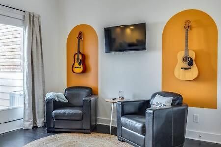 5 Mins To Belmont And Vandy, Rooftop Deck, Garage, 4 Bedroom With Rooftop And Grill, 10 Mins To Broadway, Perfect For Groups, 24 Hour Hospitality, Also Available For Long Term