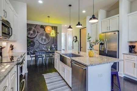 5 Mins To Belmont And Vandy, Rooftop Deck, Garage, 4 Bedroom With Rooftop And Grill, 10 Mins To Broadway, Perfect For Groups, 24 Hour Hospitality, Also Available For Long Term * Nashville