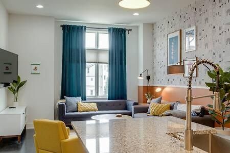 5 Mins To Belmont And Vandy, Rooftop Deck, Garage, 4 Bedroom With Rooftop And Grill, 10 Mins To Broadway, Perfect For Groups, 24 Hour Hospitality, Also Available For Long Term * Nashville