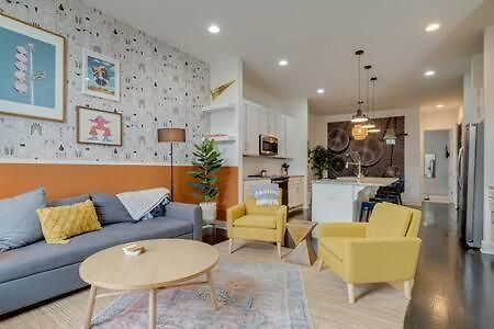 5 Mins To Belmont And Vandy, Rooftop Deck, Garage, 4 Bedroom With Rooftop And Grill, 10 Mins To Broadway, Perfect For Groups, 24 Hour Hospitality, Also Available For Long Term * Nashville