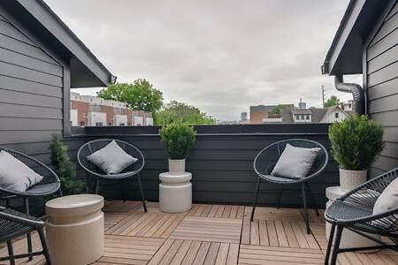 Holiday home 7br Retreat, Rooftops, Garages, Walkable To Faves 5 Mins To Nissan Stadium, Less Than 10 Mins To Broadway, 24 Hr Hospitality, Great For Groups