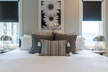 7br Retreat, Rooftops, Garages, Walkable To Faves 5 Mins To Nissan Stadium, Less Than 10 Mins To Broadway, 24 Hr Hospitality, Great For Groups Holiday home Nashville