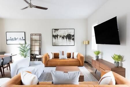 Spacious 4br, Rooftop Patio, Garage, Walk To Faves, 5 Mins To Nissan Stadium, Less Than 10 Mins To Broadway, 24 Hr Hospitality, Great For Groups Holiday home