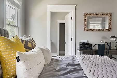 Holiday home 1-story Family With Fenced Yard, Grill, Parking, Sleeps 10, 5 Mins To Five Points & Nissan Stadium, Smart Tvs, Pet-friendly Yard, Patio For Bbqs, Ideal Getaway For Families, 24 Hr Hospitality