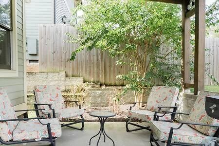 1-story Family With Fenced Yard, Grill, Parking, Sleeps 10, 5 Mins To Five Points & Nissan Stadium, Smart Tvs, Pet-friendly Yard, Patio For Bbqs, Ideal Getaway For Families, 24 Hr Hospitality Holiday home *
