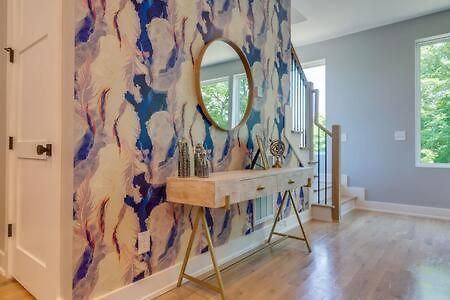 Stylish 4bed Retreat With Rooftop, Garage, Peloton, Sleeps 12, Fire Table, Gourmet Kitchen, Cozy Living Space, Dedicated Parking, Near Distilleries, Marathon Village And Nightlife, Chic Skyline Views, 24 Hour Hospitality Holiday home *