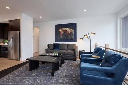 Stylish 4 Bed, Skyline Views From Rooftop, Garage , Gourmet Kitchen, Cozy Living Space, Dedicated Parking, Near Distilleries, Marathon Village & Nightlife, Chic Skyline Views, Great For Groups, 24 Hour Hospitality