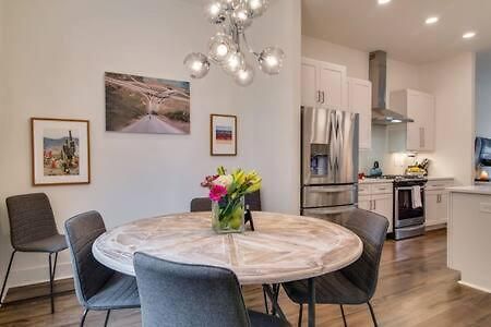 Getaway - Rooftop, Garage, Near Broadway! *
