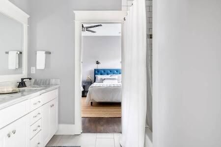 Spacious Dog Friendly 3 Bedroom Townhome, Grill, Patio 3 Blocks To Grocer, 5 Mins To 5 Points, 15 Mins To Broadway, 24 Hour Hospitality Team, Perfect For Families